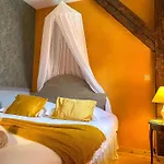 La Maison Bleue - Historic House In The Heart Of