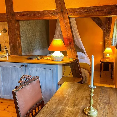 Lägenhet La Maison Bleue - Historic House In The Heart Of *