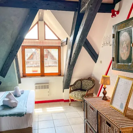 Lägenhet La Maison Bleue - Historic House In The Heart Of *