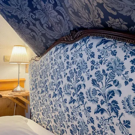 Lägenhet La Maison Bleue - Historic House In The Heart Of