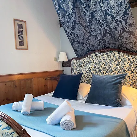 Apartment La Maison Bleue - Historic House In The Heart Of