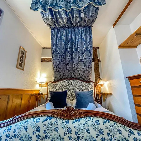Apartment La Maison Bleue - Historic House In The Heart Of *
