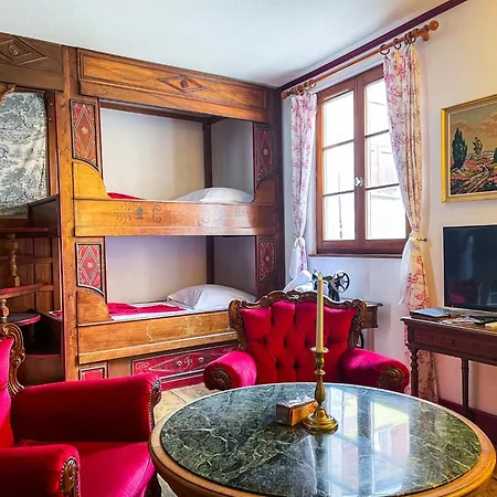 Lägenhet La Maison Bleue - Historic House In The Heart Of *